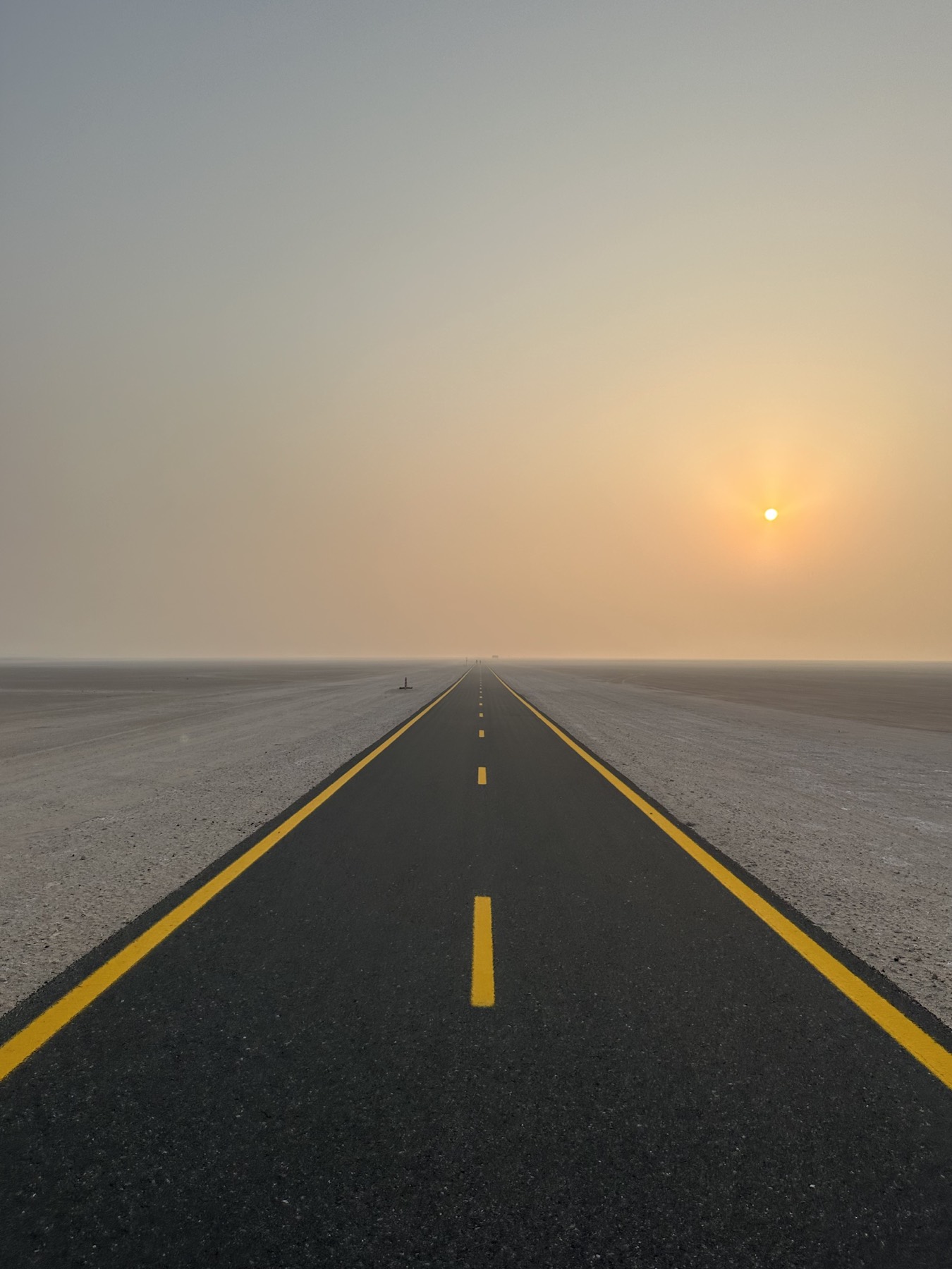 شروق الشمس على مسار القدرة للدراجات